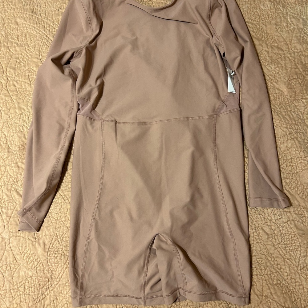 Old Navy workout suit in mauve